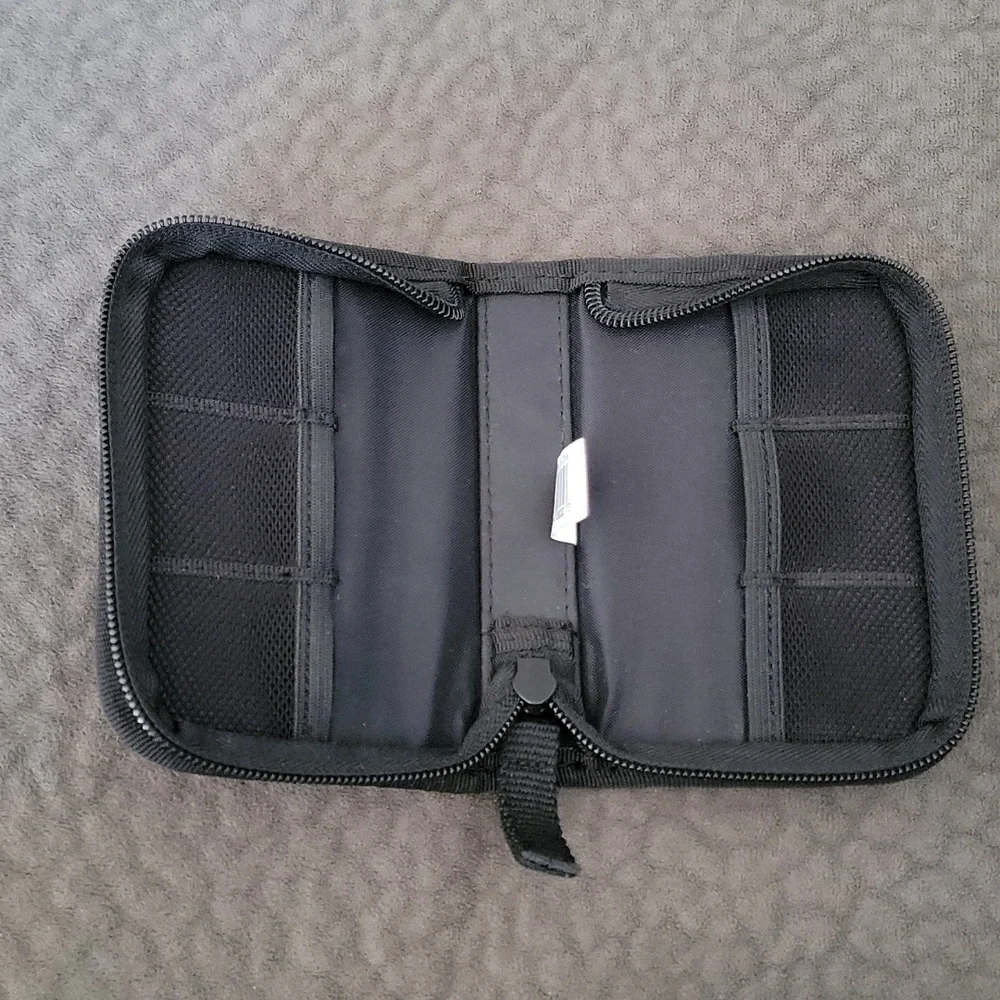 Case Logic USB drive wallet pouch - Picture 3 of 3